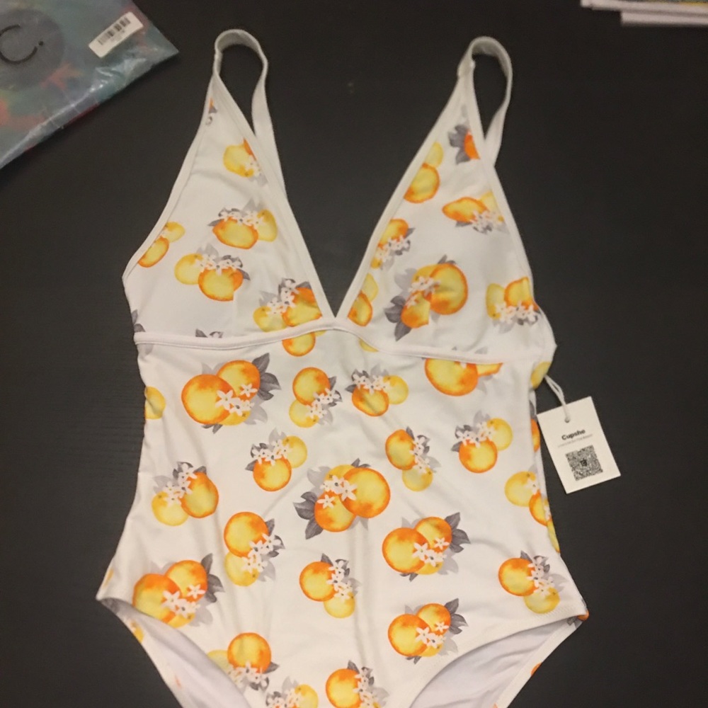 👙Cupshe one piece bathing suit NWT 🍊